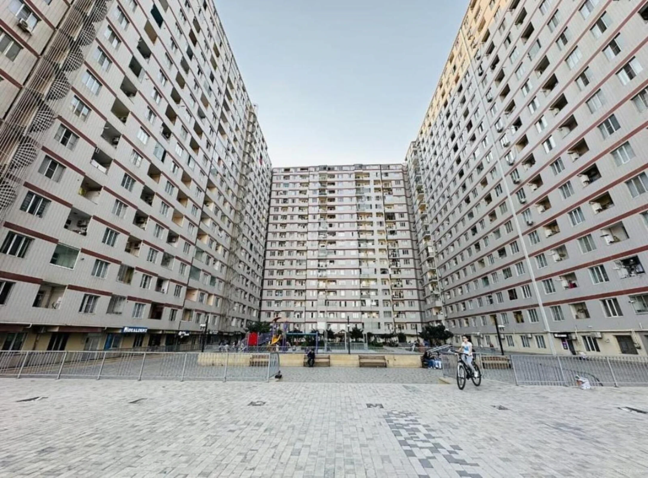 Kirayə verilir 2 otaqlı mənzil 70 m²