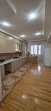 Satılır 4 otaqlı mənzil 131 m²