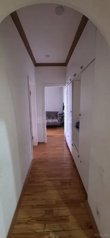 Satılır 4 otaqlı mənzil 131 m²