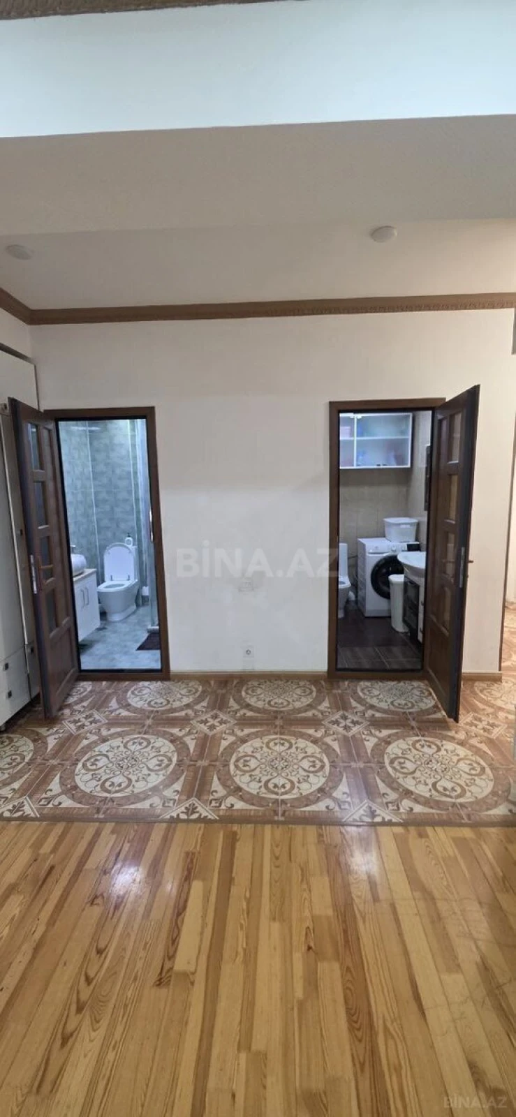 Satılır 4 otaqlı mənzil 131 m²