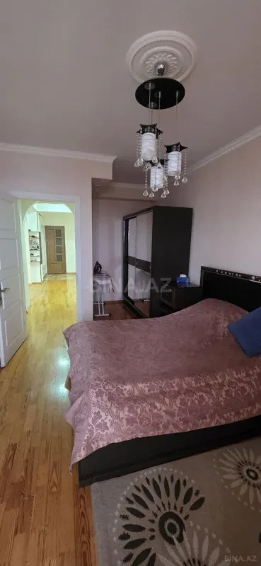 Satılır 4 otaqlı mənzil 131 m²