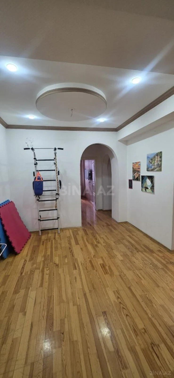 Satılır 4 otaqlı mənzil 131 m²