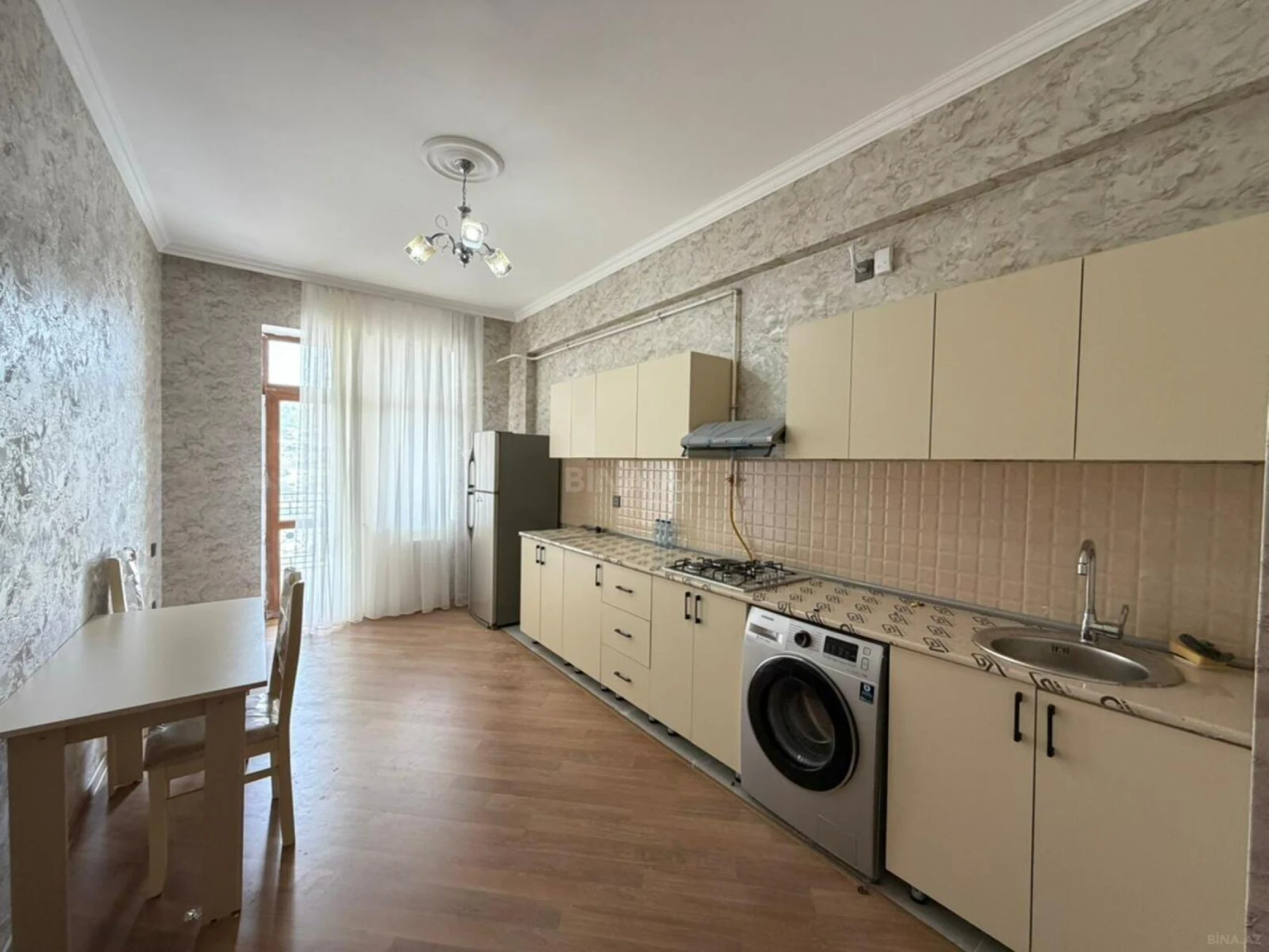 Kirayə verilir 3 otaqlı mənzil 120 m²