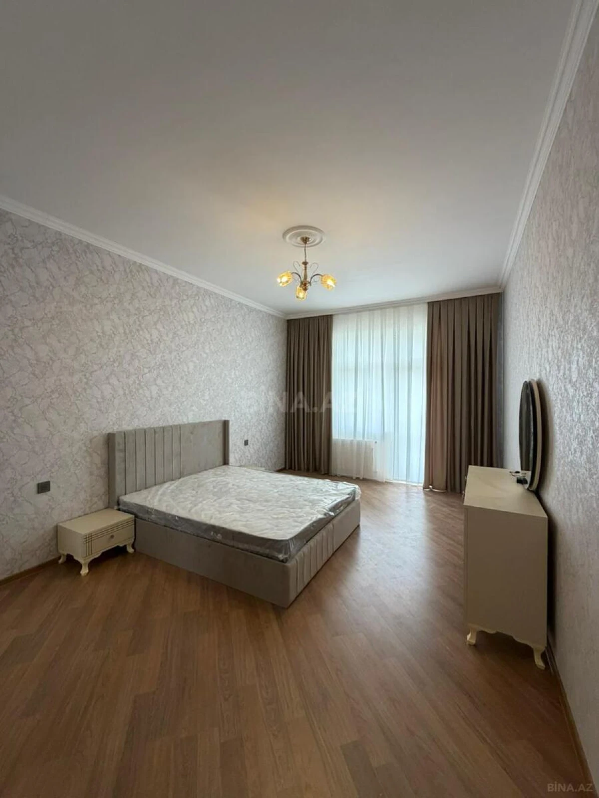 Kirayə verilir 3 otaqlı mənzil 120 m²
