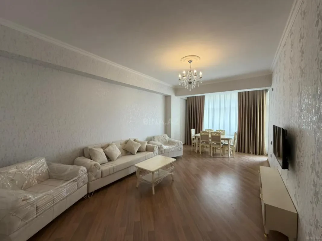 Kirayə verilir 3 otaqlı mənzil 120 m²