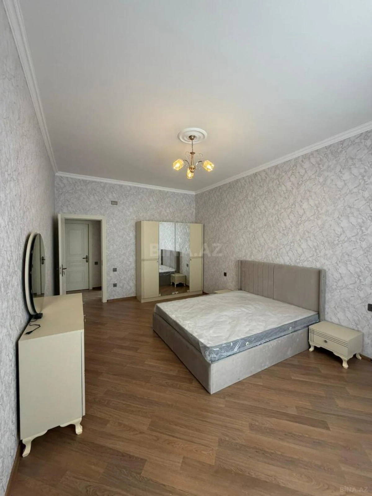 Kirayə verilir 3 otaqlı mənzil 120 m²
