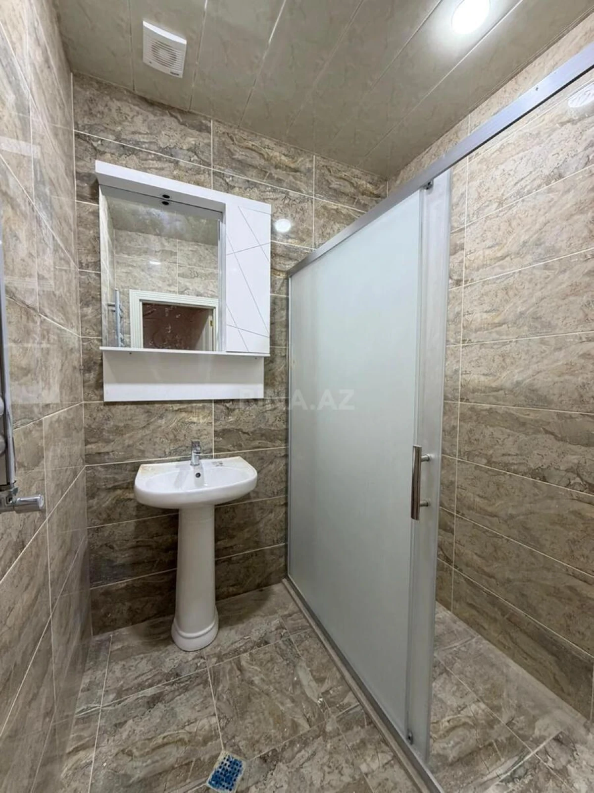 Kirayə verilir 3 otaqlı mənzil 120 m²