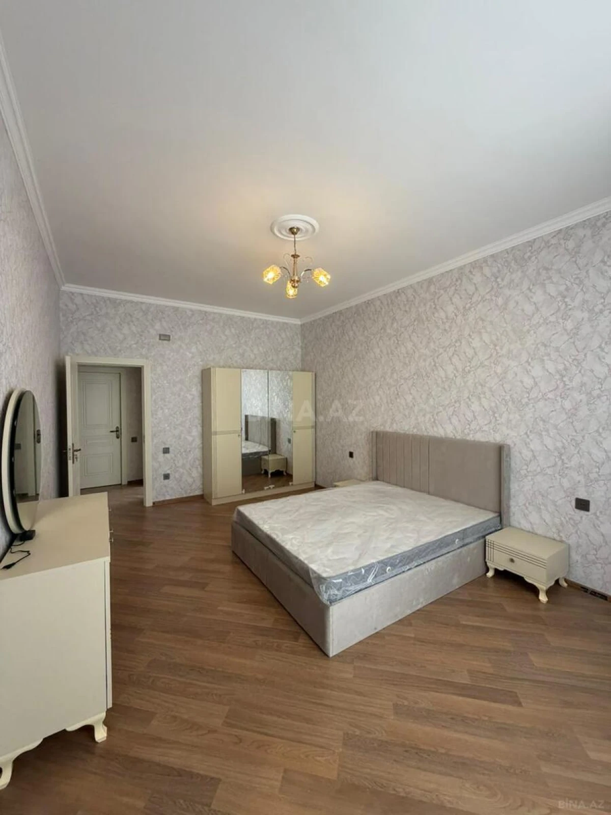 Kirayə verilir 3 otaqlı mənzil 120 m²