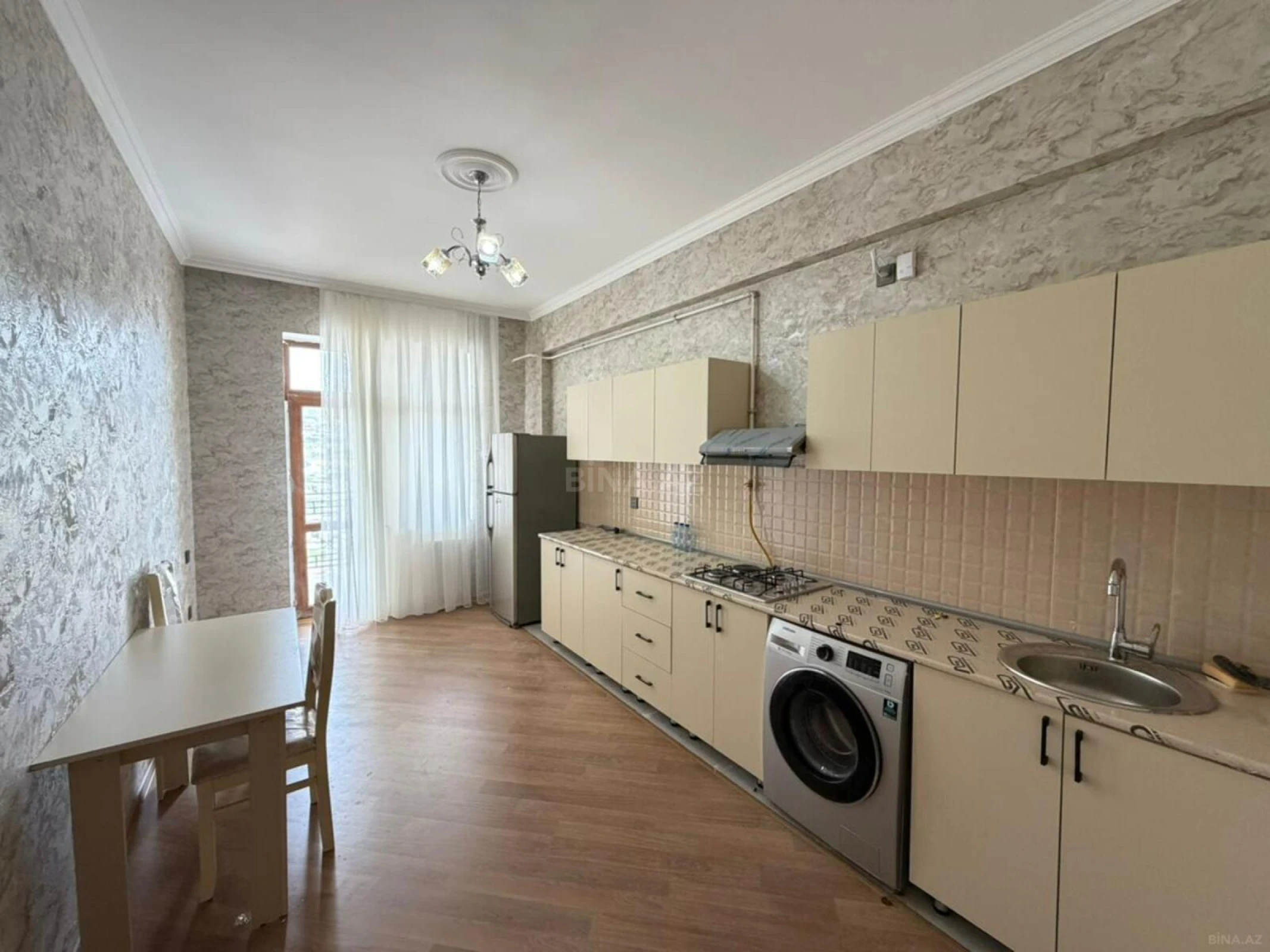 Kirayə verilir 3 otaqlı mənzil 120 m²