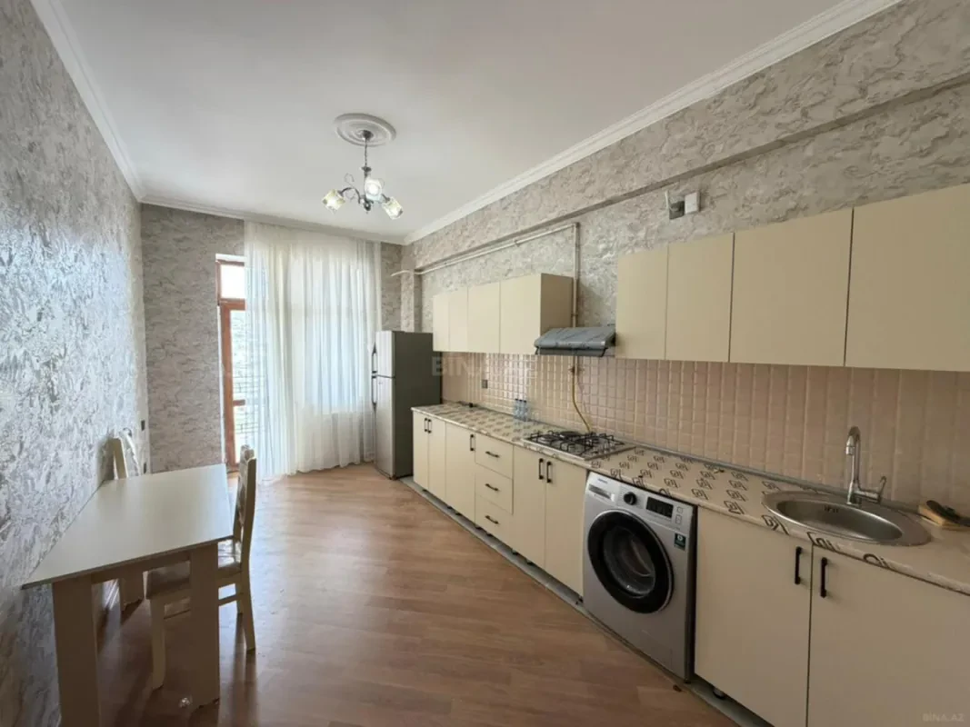 Kirayə verilir 3 otaqlı mənzil 120 m²