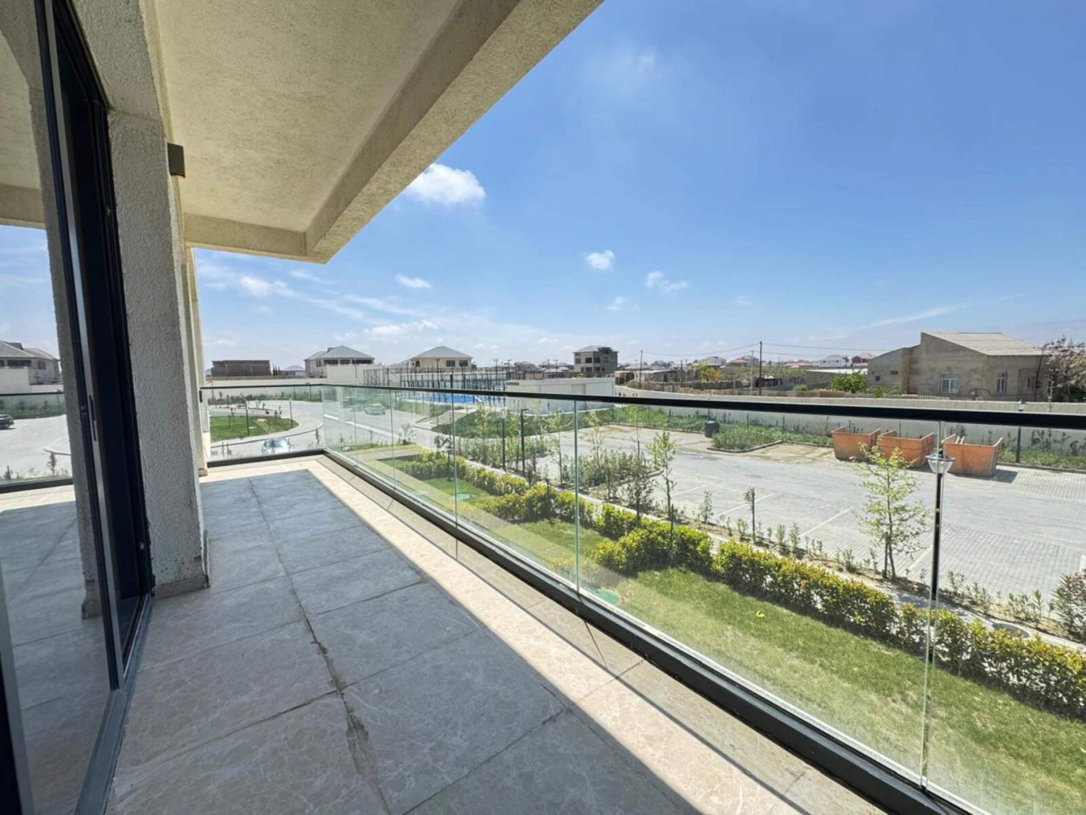 Kirayə verilir 2 otaqlı mənzil 100 m²