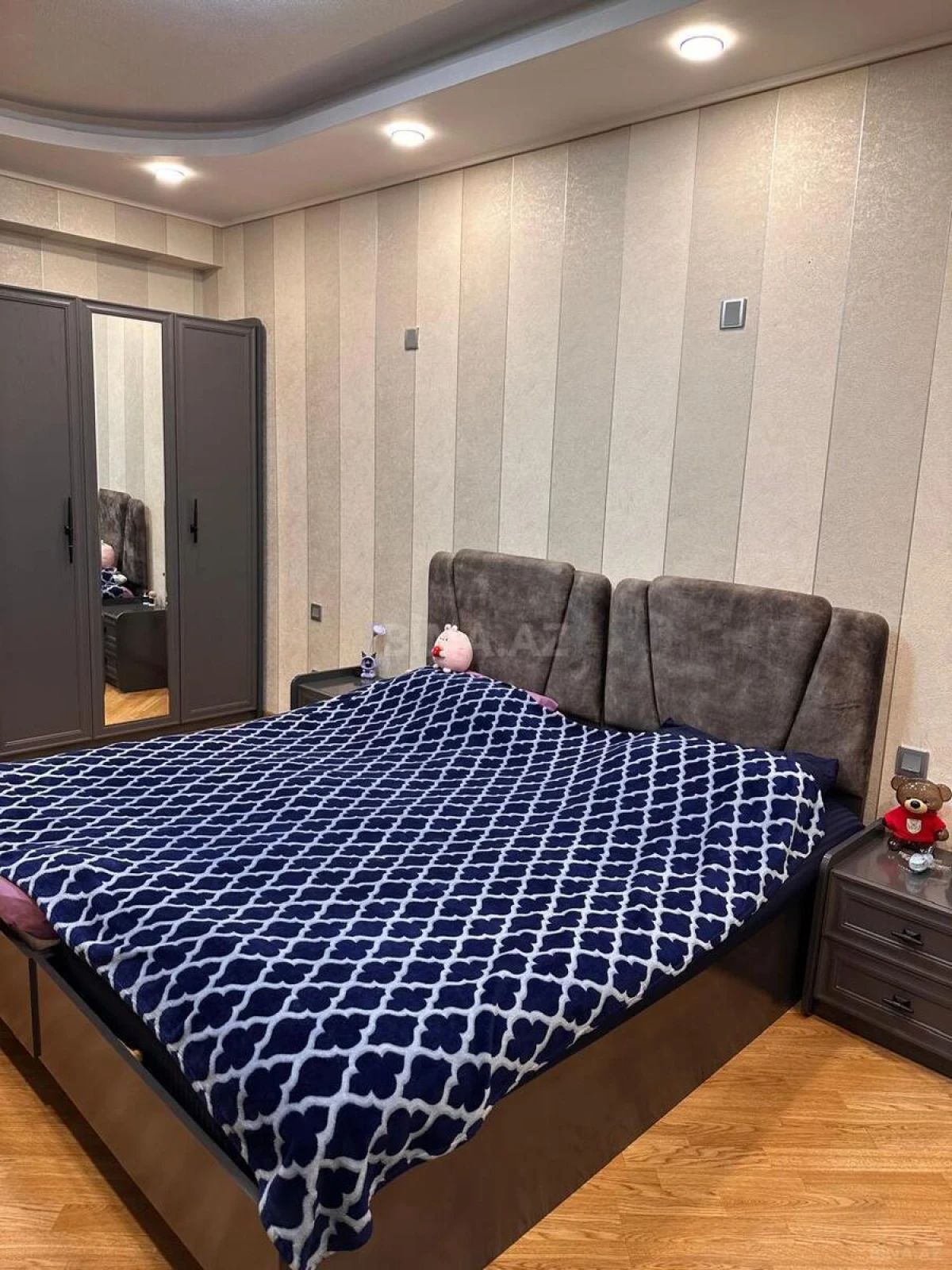 Satılır 3 otaqlı mənzil 154 m²