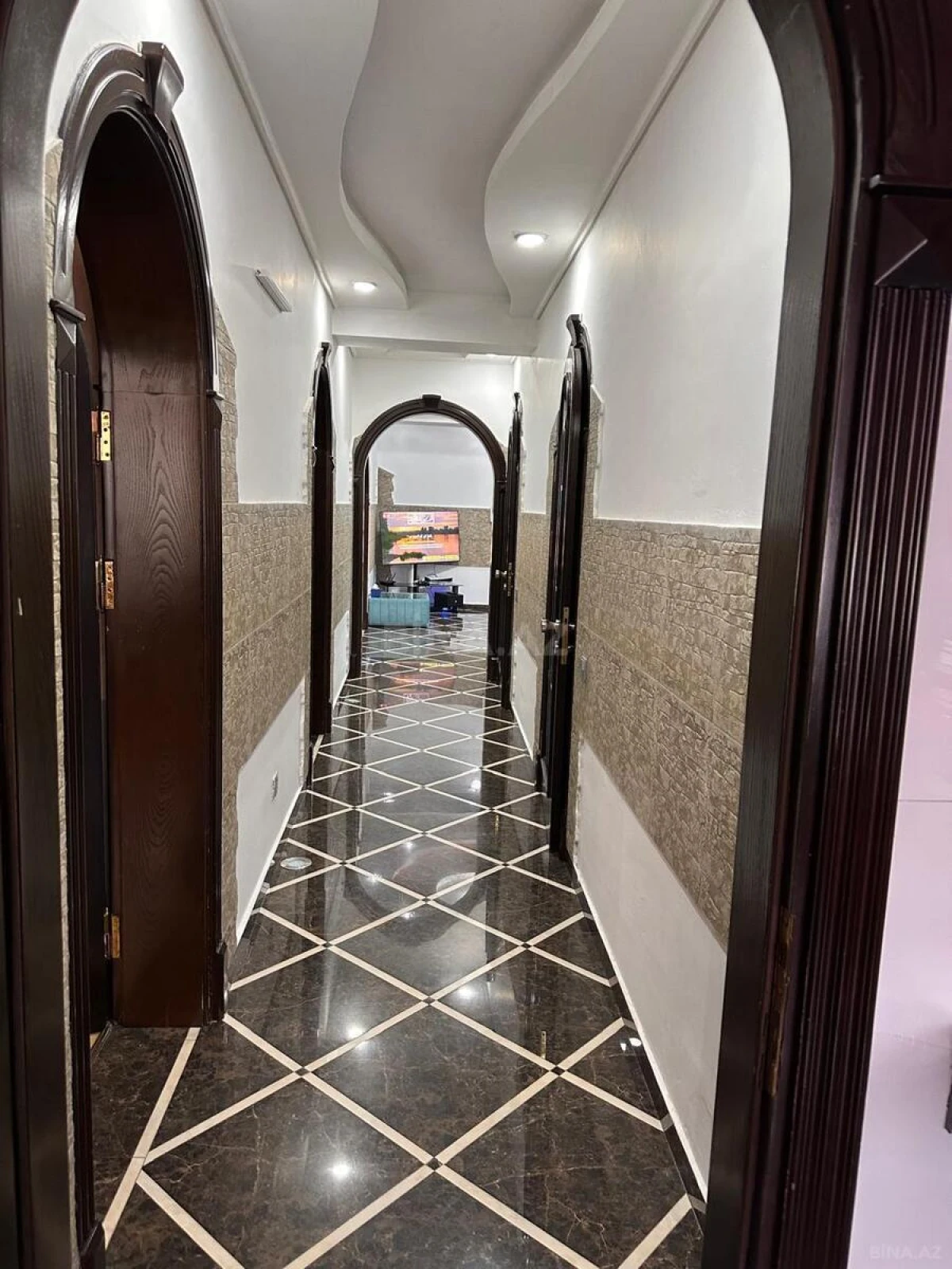 Satılır 3 otaqlı mənzil 154 m²