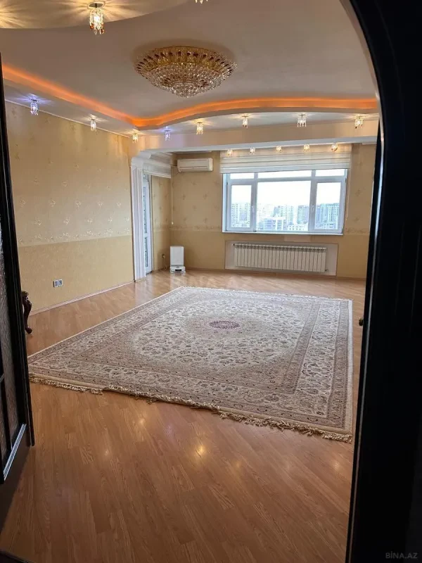 Satılır 3 otaqlı mənzil 154 m²