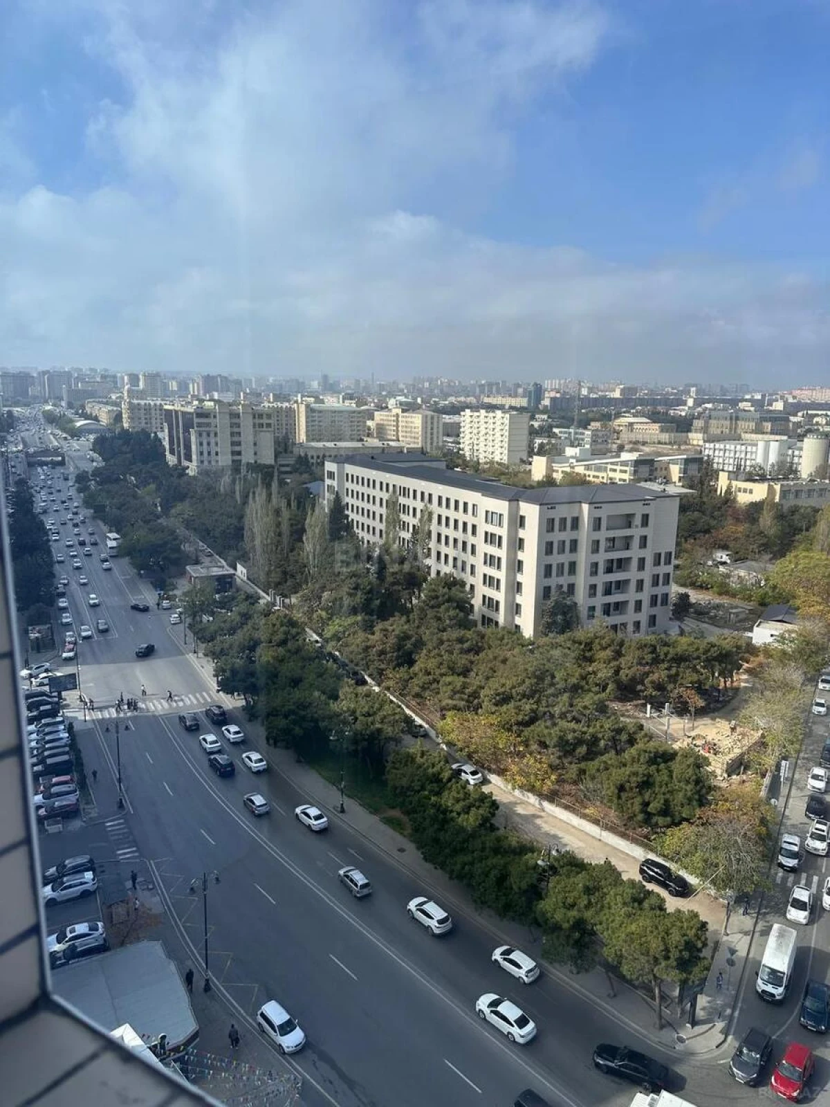 Satılır 3 otaqlı mənzil 154 m²
