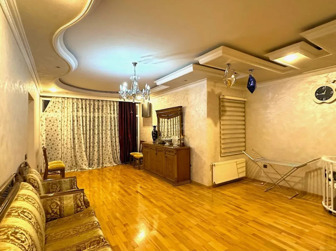 Satılır 3 otaqlı mənzil 102 m²