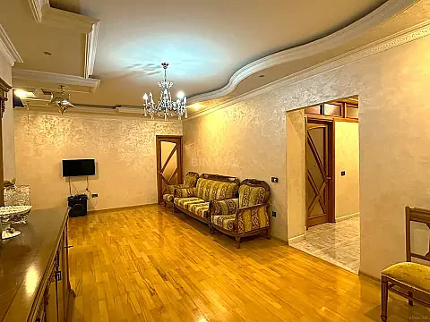 Satılır 3 otaqlı mənzil 102 m²