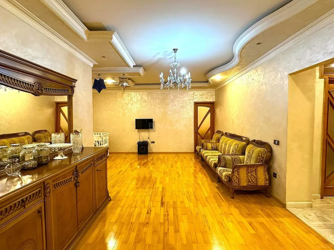 Satılır 3 otaqlı mənzil 102 m²