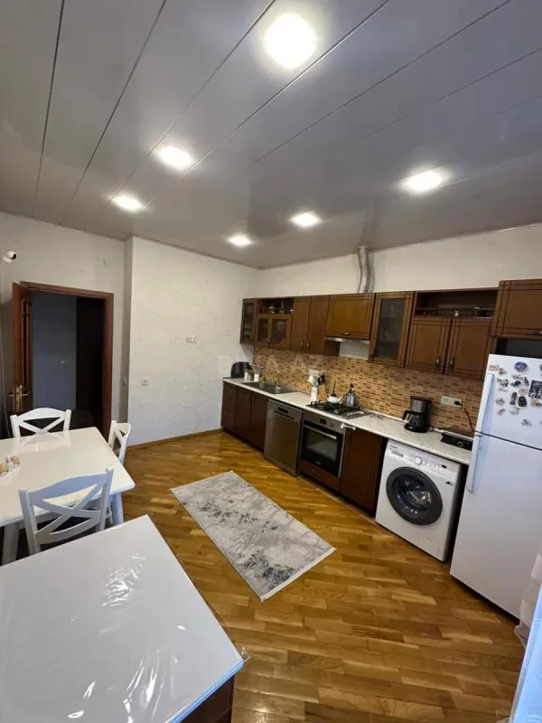 Satılır 2 otaqlı mənzil 82 m²