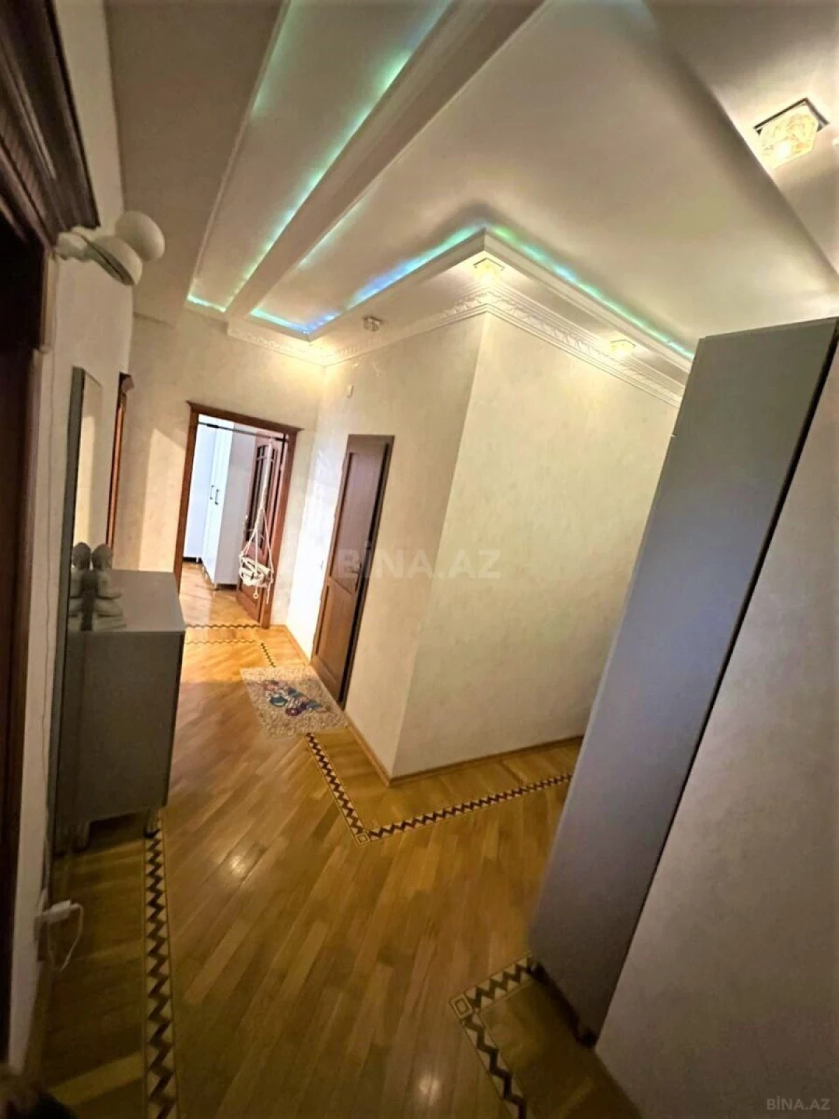 Satılır 2 otaqlı mənzil 82 m²