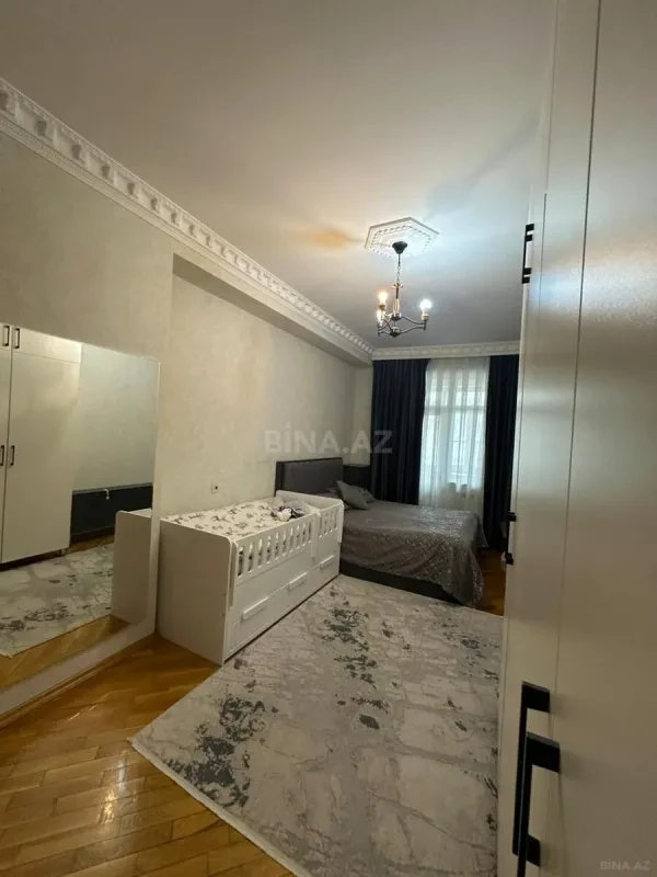 Satılır 2 otaqlı mənzil 82 m²
