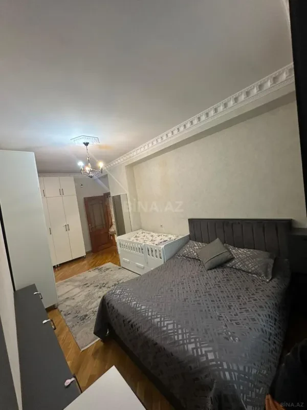 Satılır 2 otaqlı mənzil 82 m²