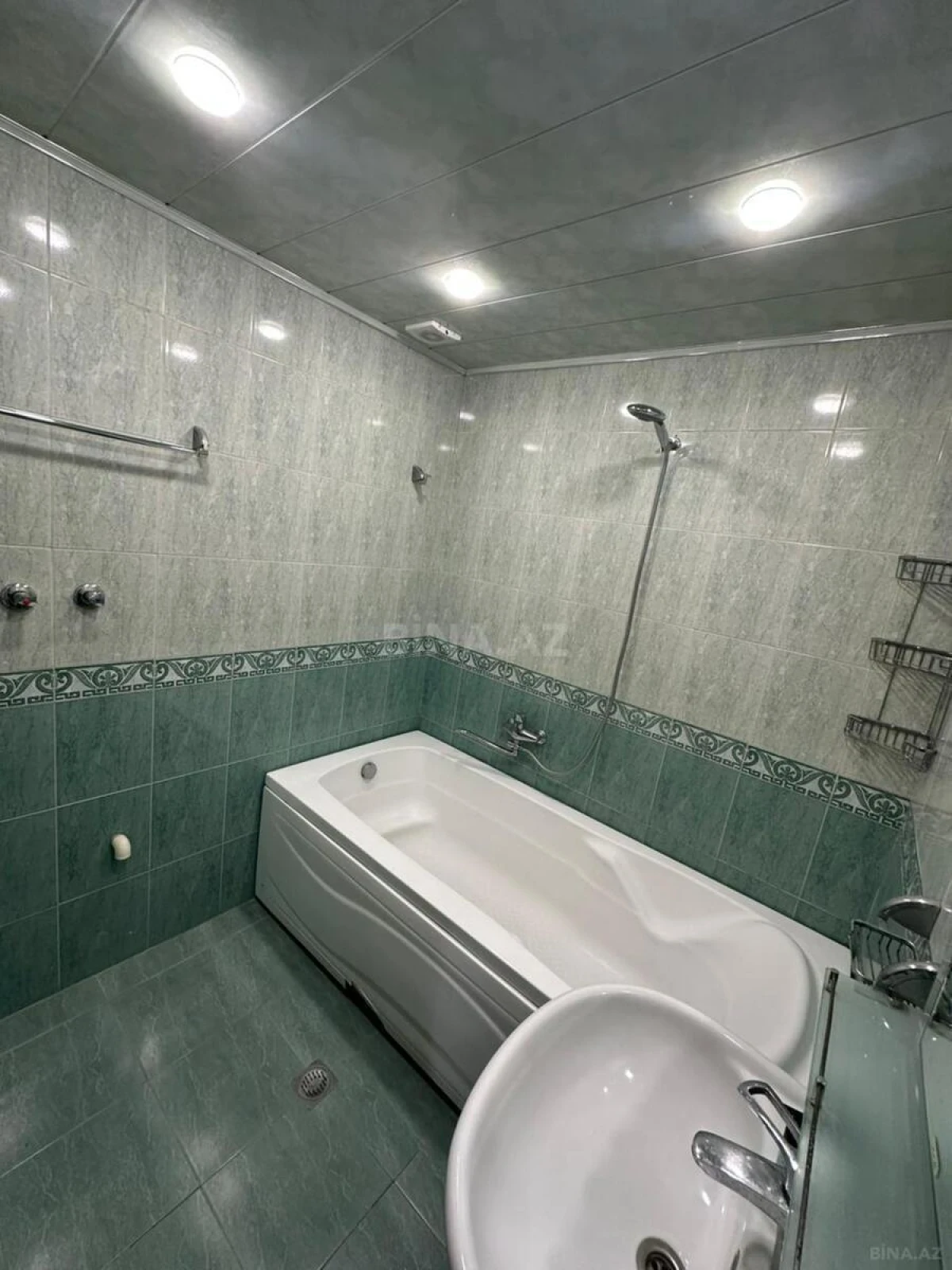 Satılır 2 otaqlı mənzil 82 m²
