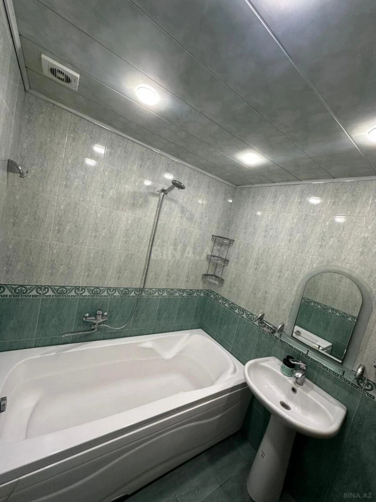 Satılır 2 otaqlı mənzil 82 m²