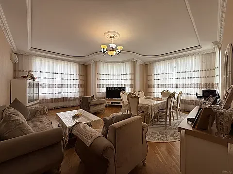Satılır 4 otaqlı mənzil 190 m²