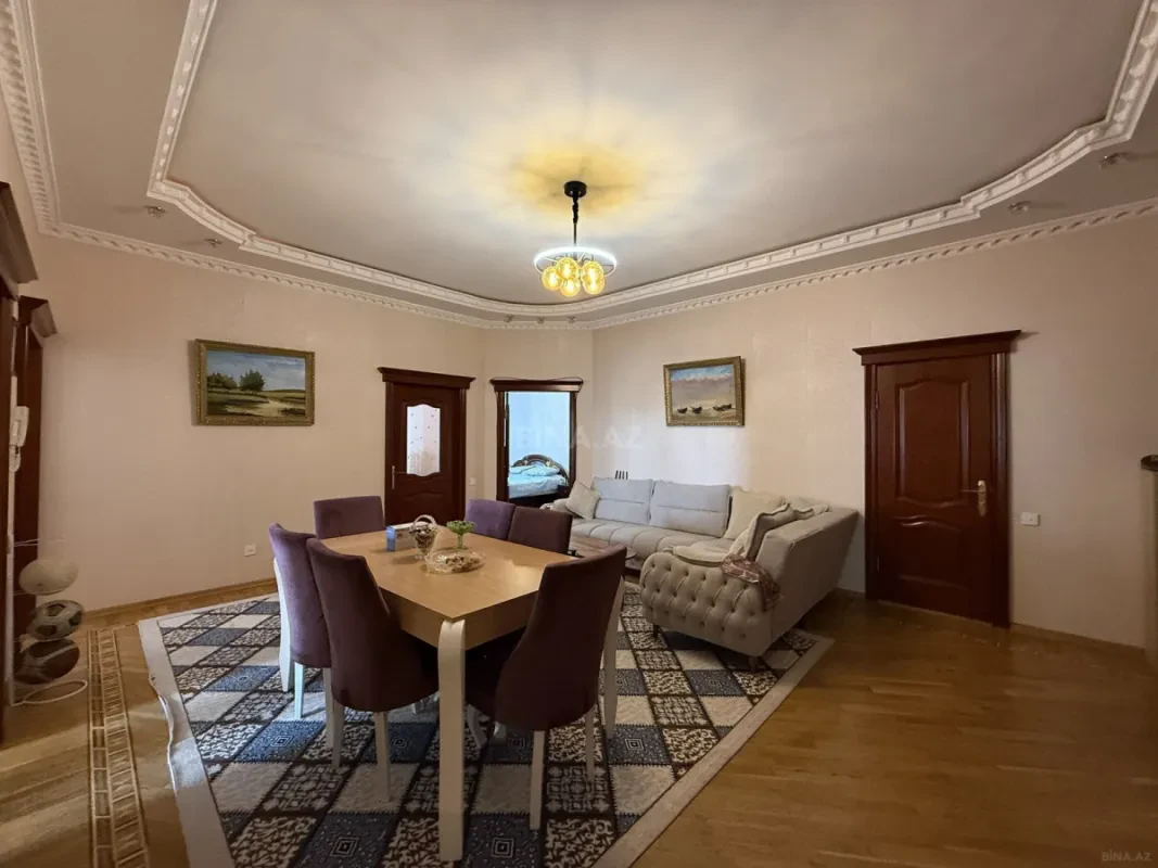 Satılır 4 otaqlı mənzil 190 m²