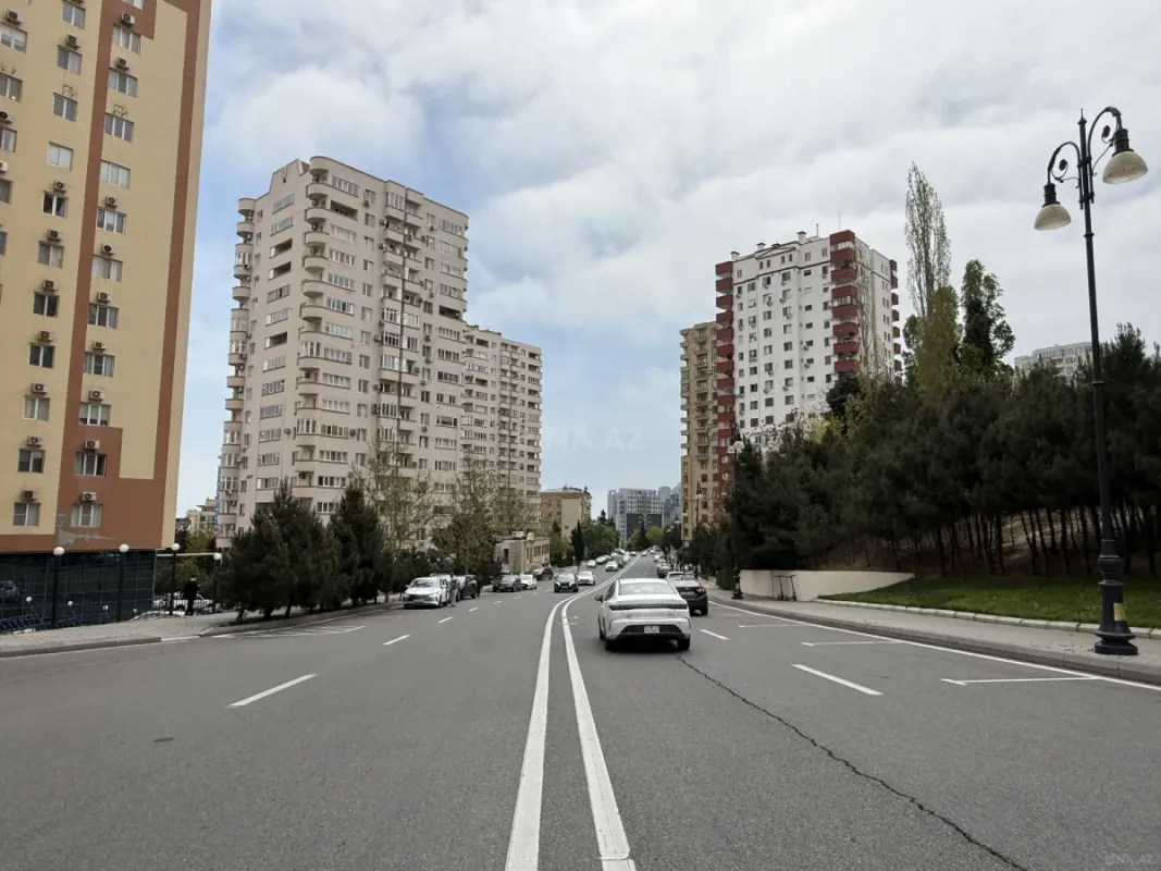 Satılır 4 otaqlı mənzil 190 m²