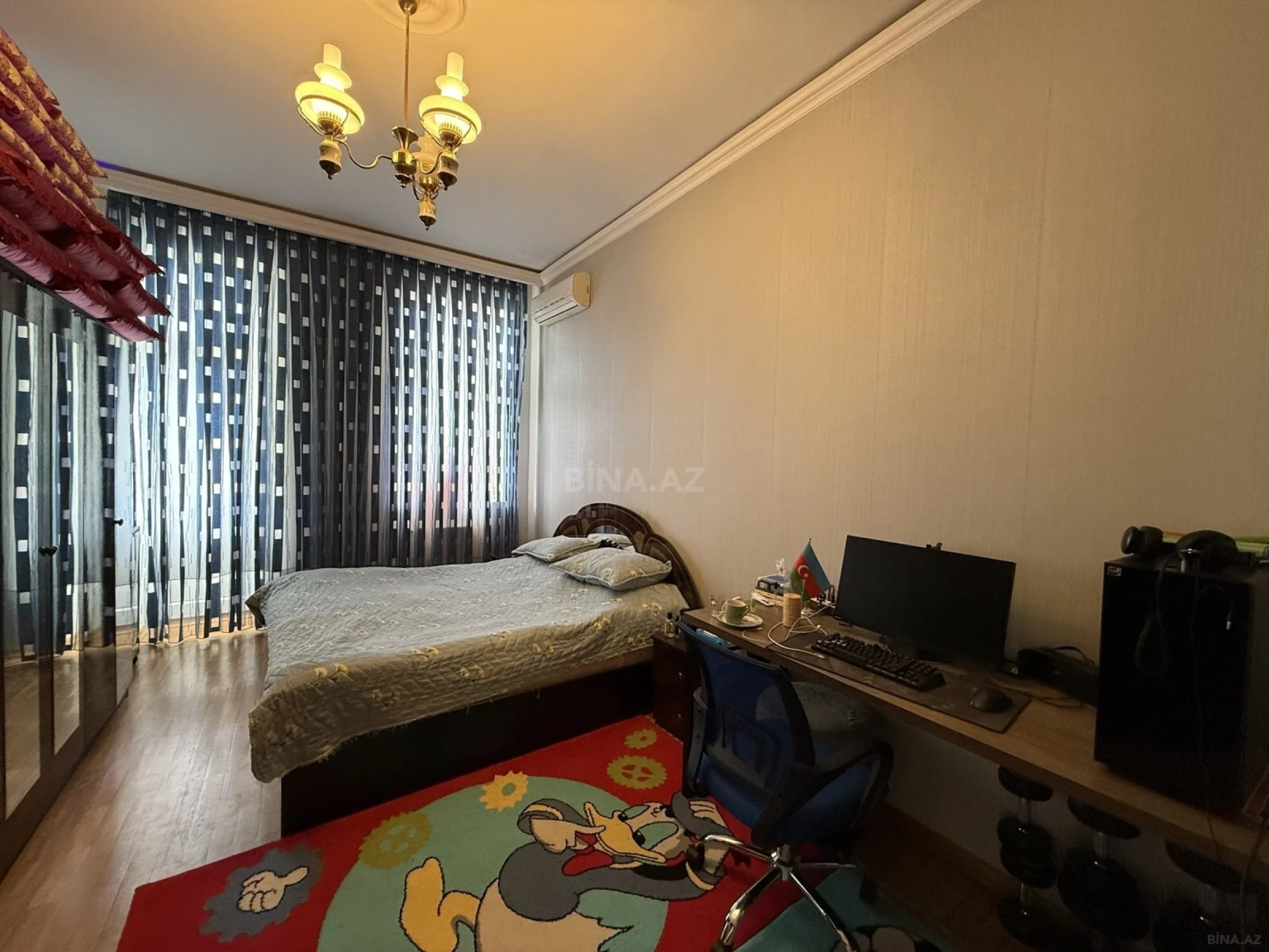 Satılır 4 otaqlı mənzil 190 m²