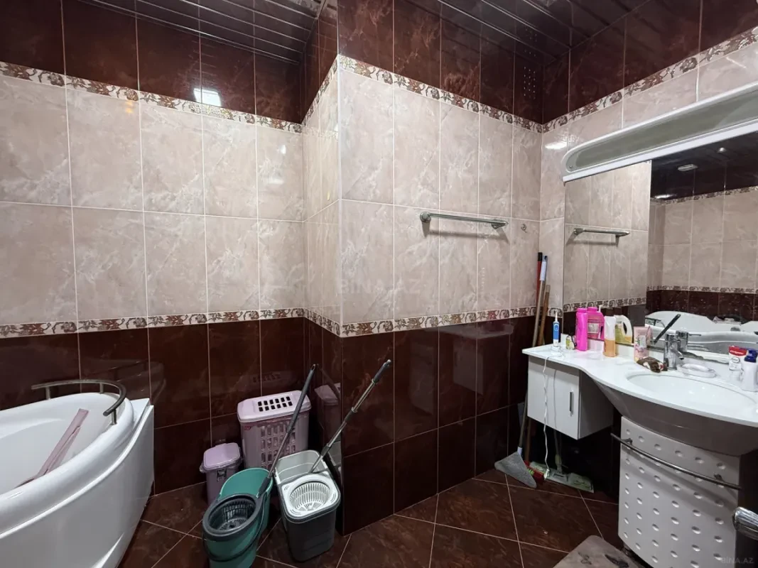Satılır 4 otaqlı mənzil 190 m²