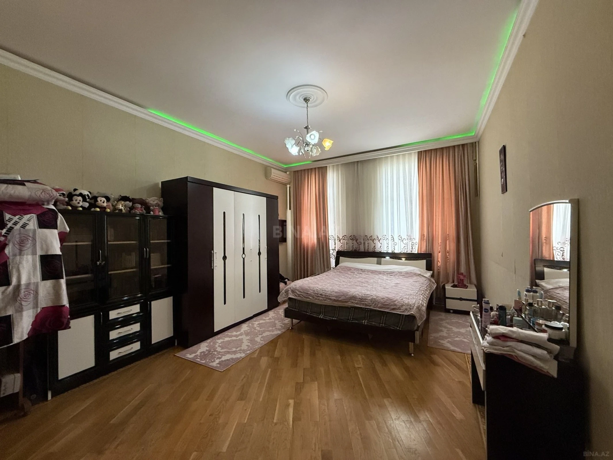 Satılır 4 otaqlı mənzil 190 m²