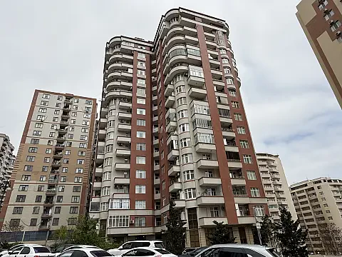 Satılır 4 otaqlı mənzil 190 m² — Bakı 4 otaq 190.00 m²