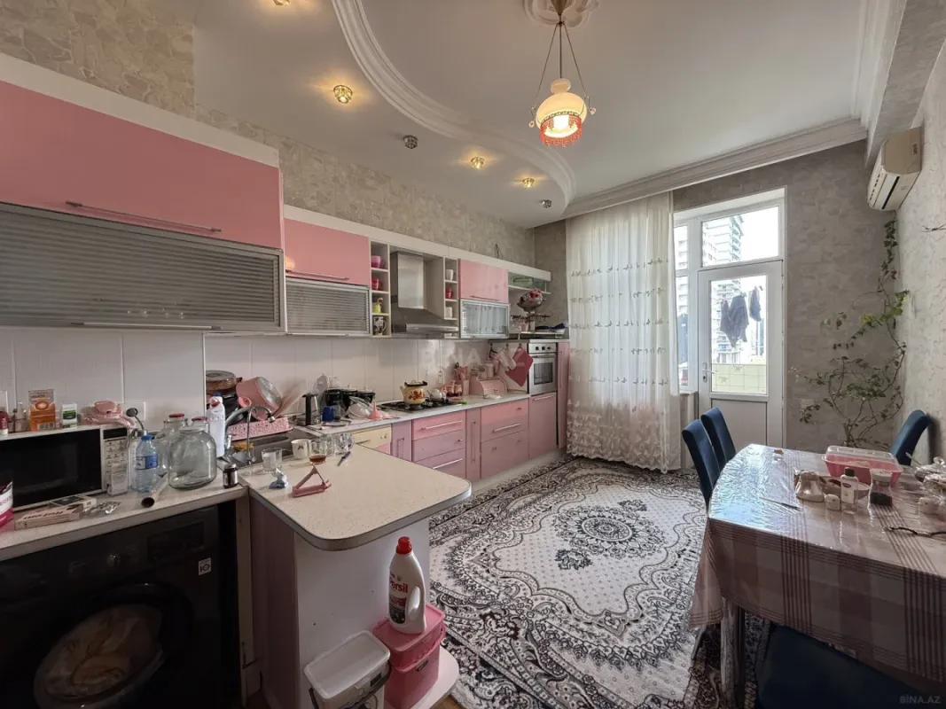 Satılır 4 otaqlı mənzil 190 m²
