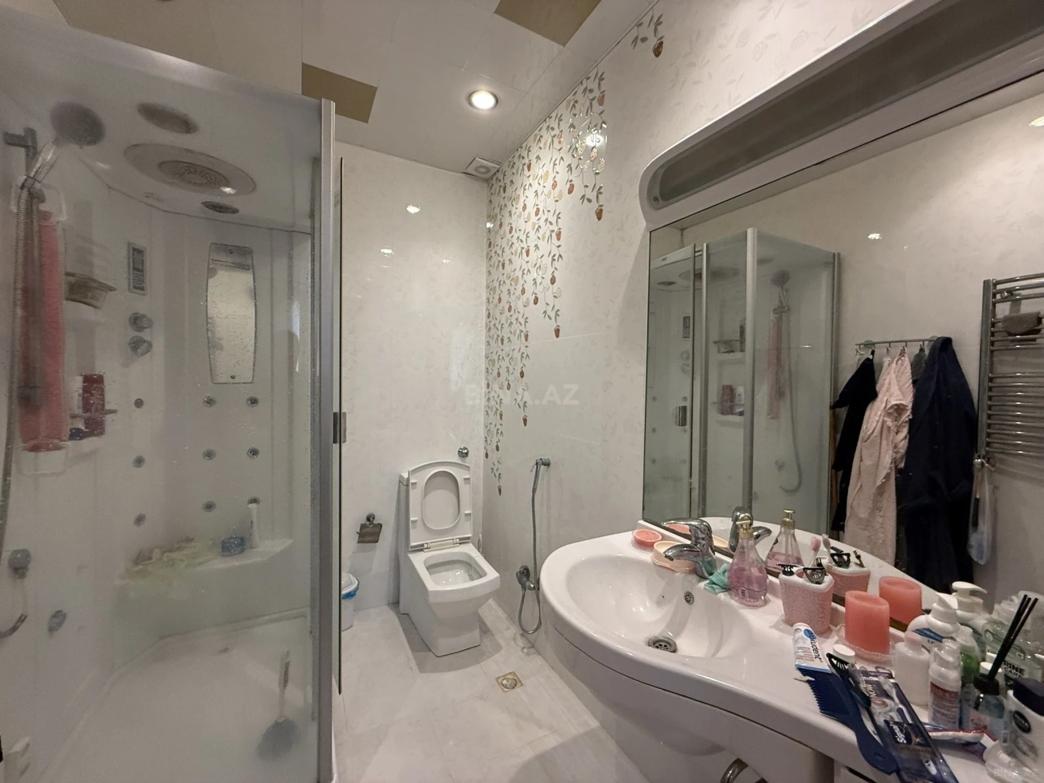 Satılır 4 otaqlı mənzil 190 m²