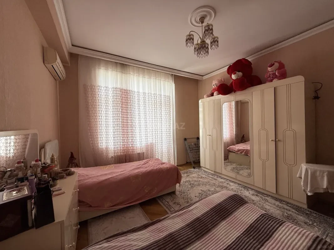 Satılır 4 otaqlı mənzil 190 m²