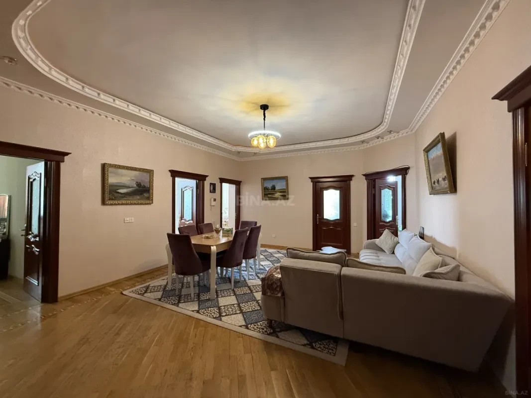 Satılır 4 otaqlı mənzil 190 m²