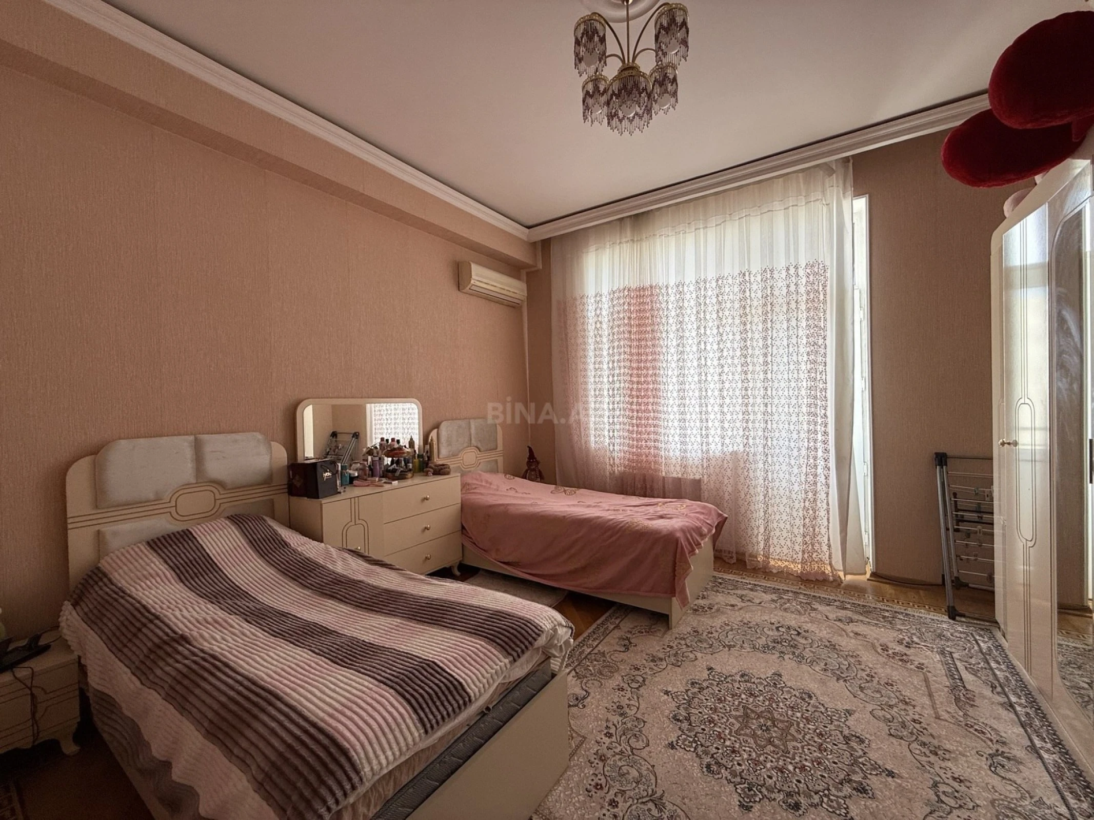 Satılır 4 otaqlı mənzil 190 m²