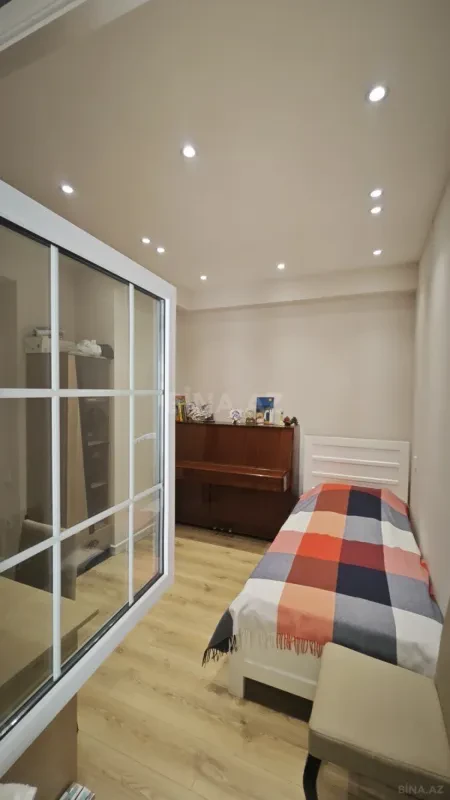 Satılır 4 otaqlı mənzil 100 m²