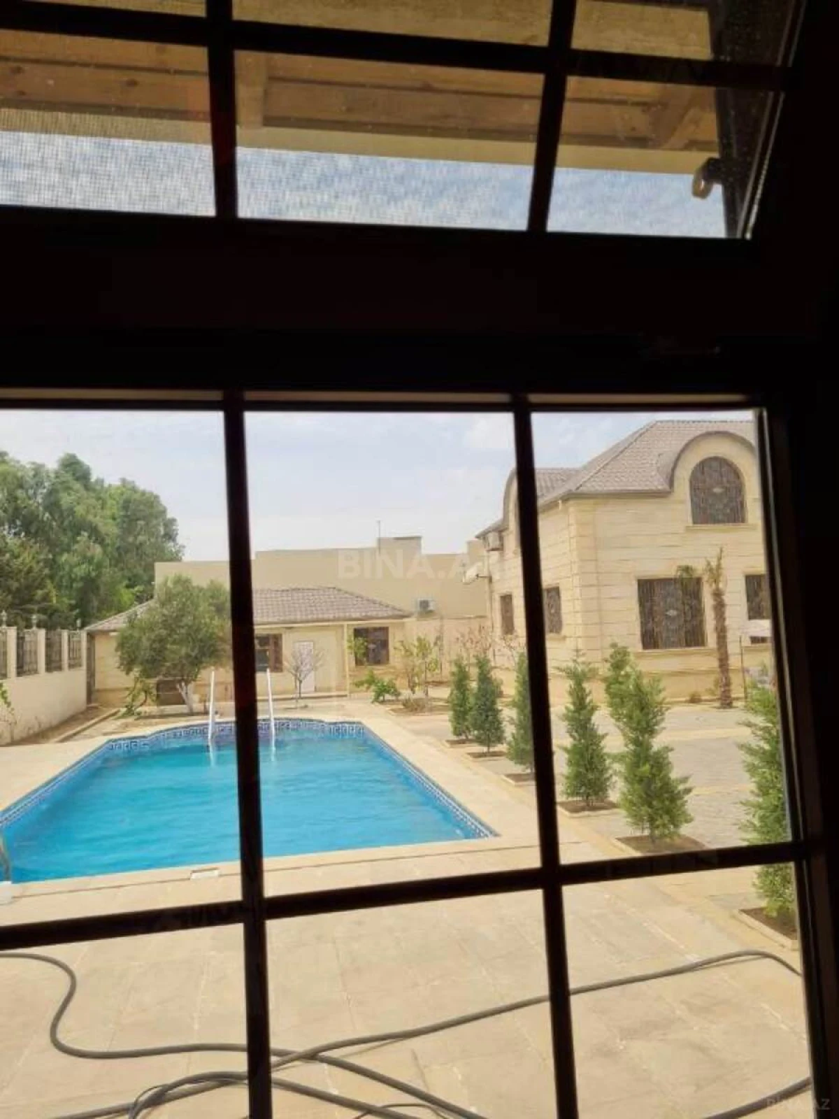 Kirayə verilir 5 otaqlı həyət evi 650 m²
