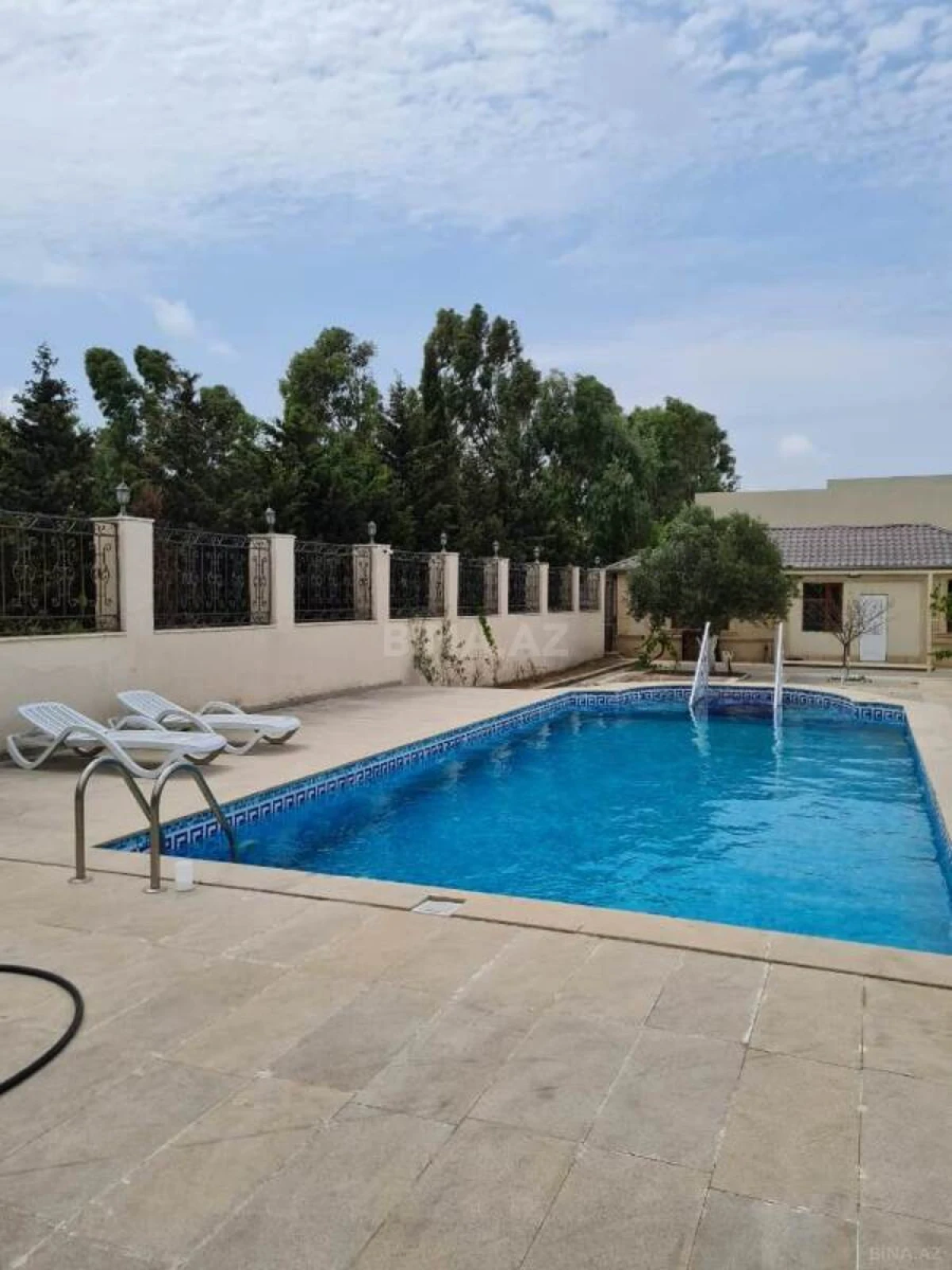 Kirayə verilir 5 otaqlı həyət evi 650 m²