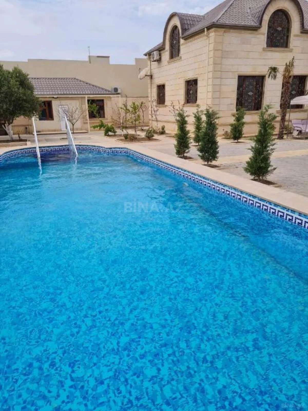 Kirayə verilir 5 otaqlı həyət evi 650 m²