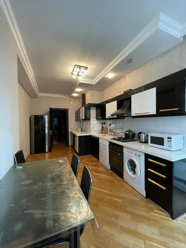 Kirayə verilir 3 otaqlı mənzil 110 m²