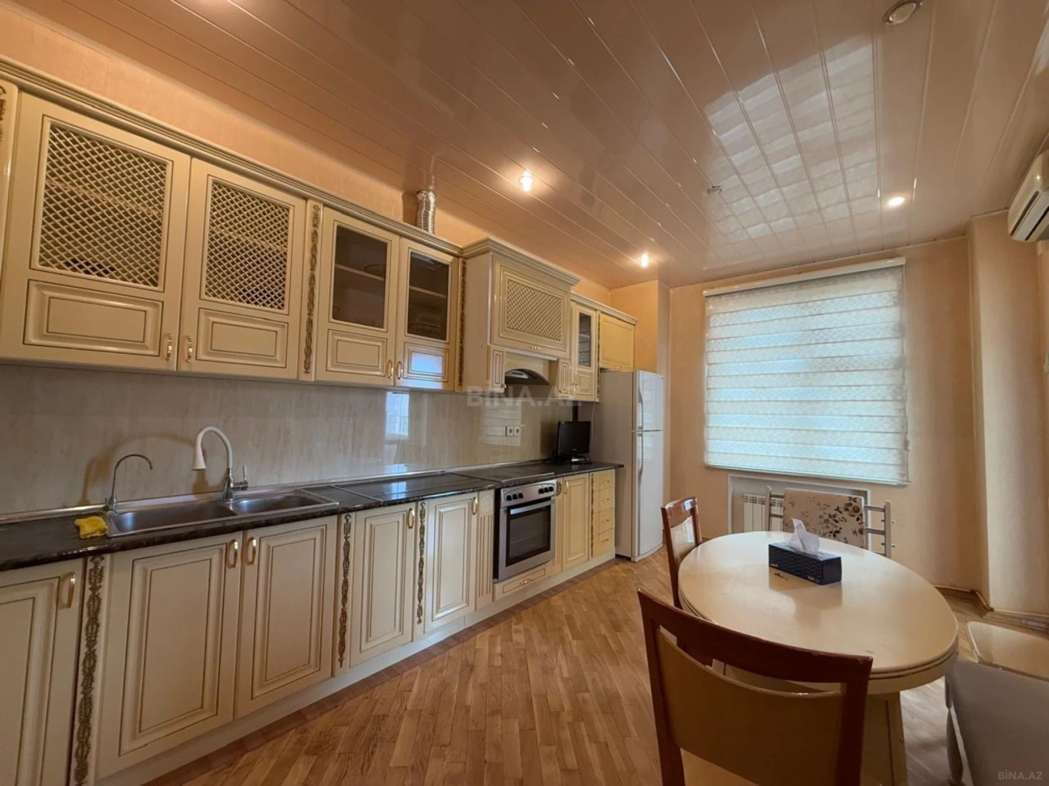 Kirayə verilir 4 otaqlı mənzil 170 m²