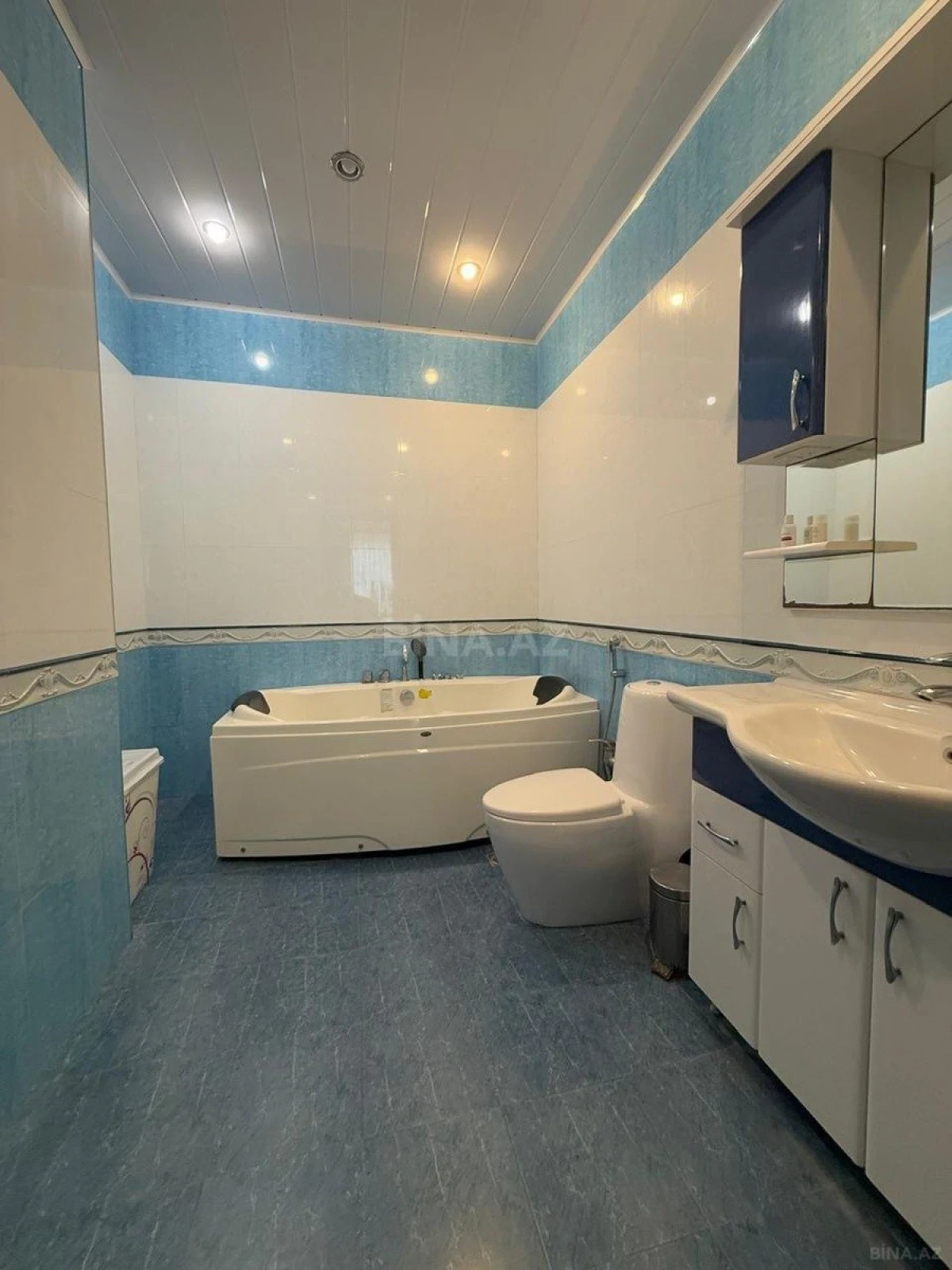 Kirayə verilir 4 otaqlı mənzil 170 m²