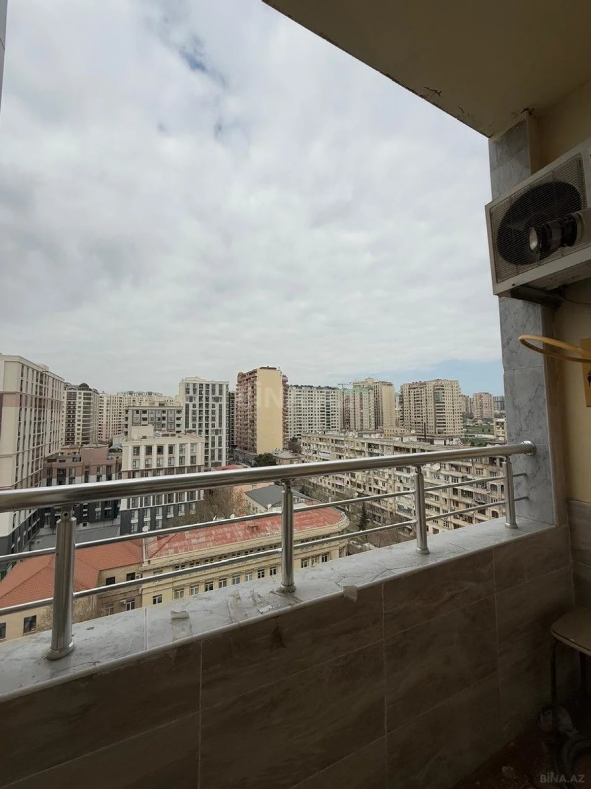 Kirayə verilir 4 otaqlı mənzil 170 m²