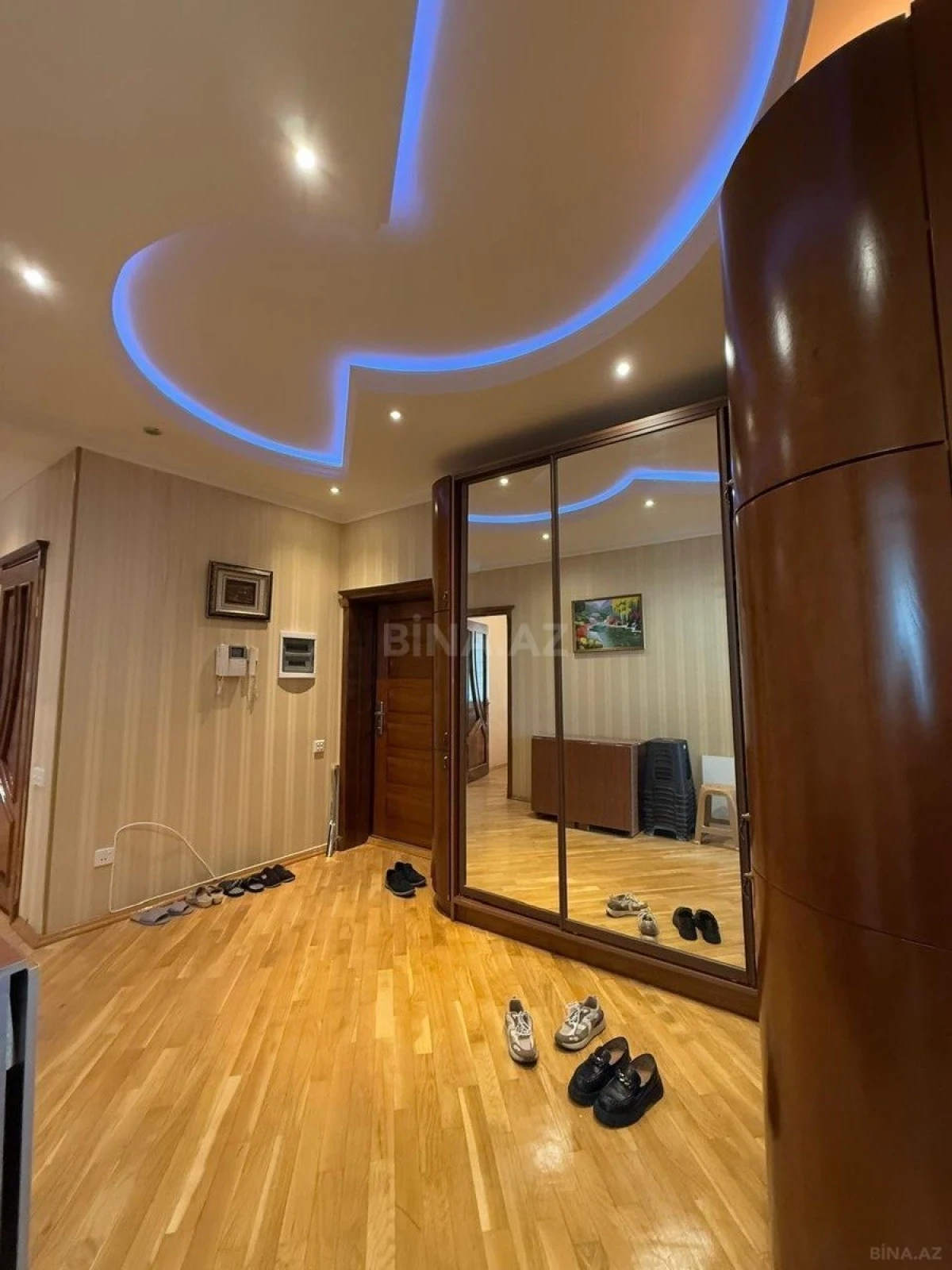Kirayə verilir 4 otaqlı mənzil 170 m²