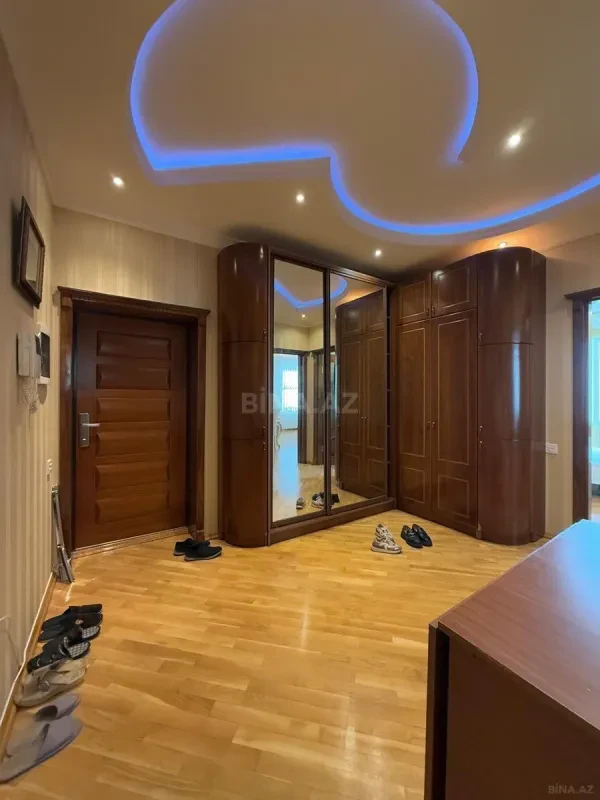 Kirayə verilir 4 otaqlı mənzil 170 m²